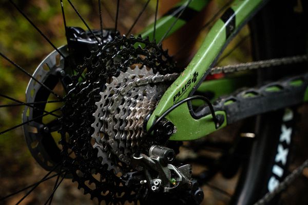 Pivot Switchblade 2020