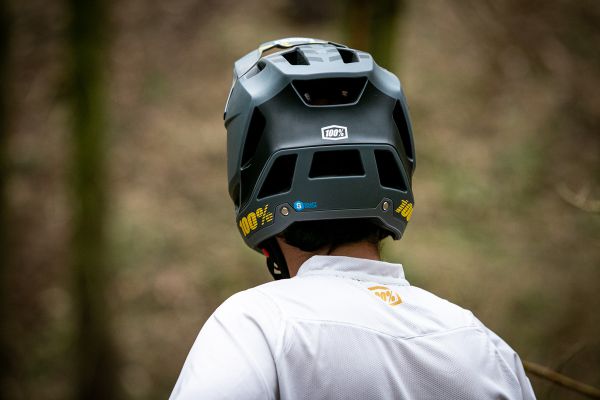 Enduro MTB přilba 100% Trajecta