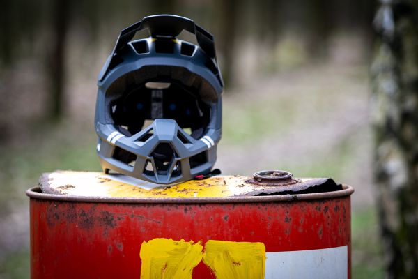 Enduro MTB přilba 100% Trajecta