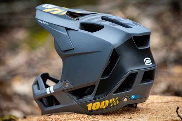 Enduro MTB přilba 100% Trajecta