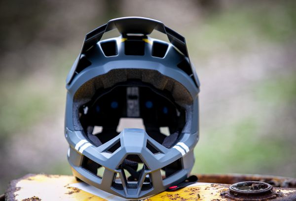 Enduro MTB přilba 100% Trajecta