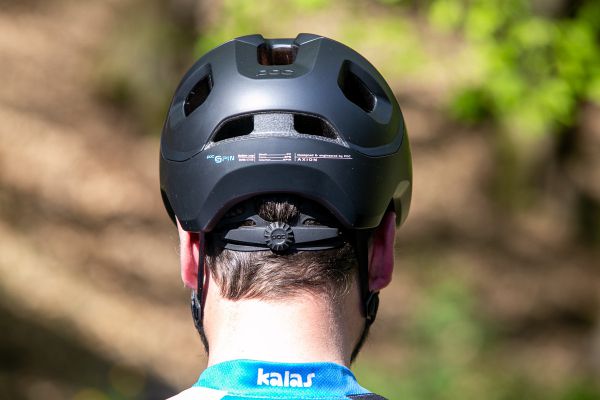 Přilba POC Axion Spin