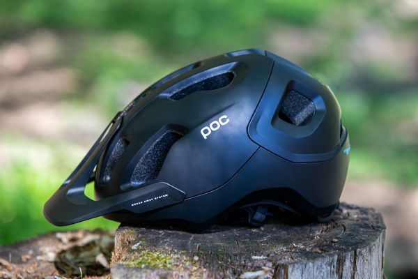 Přilba POC Axion Spin