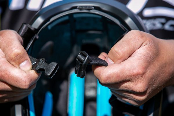 Přilba POC Axion Spin