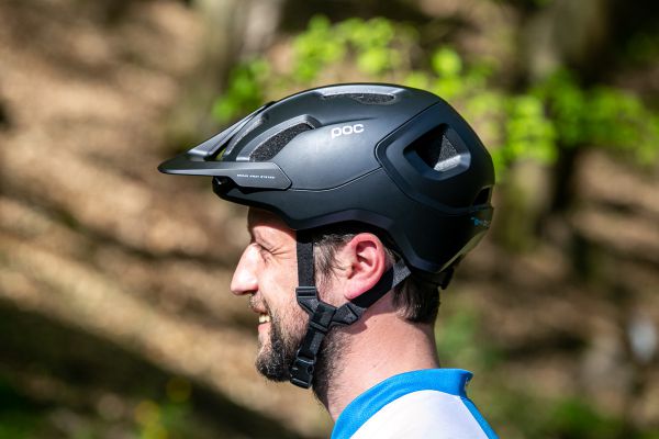 Přilba POC Axion Spin