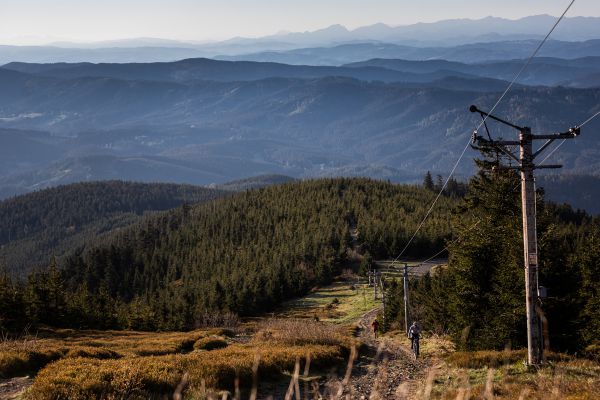 6:18 a Jaroslav poprvé po sjezdovce vyjíždí na Lysou horu
