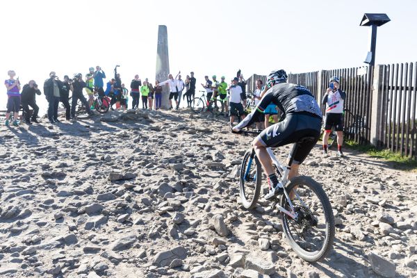 17:35 - 8848 metrů!