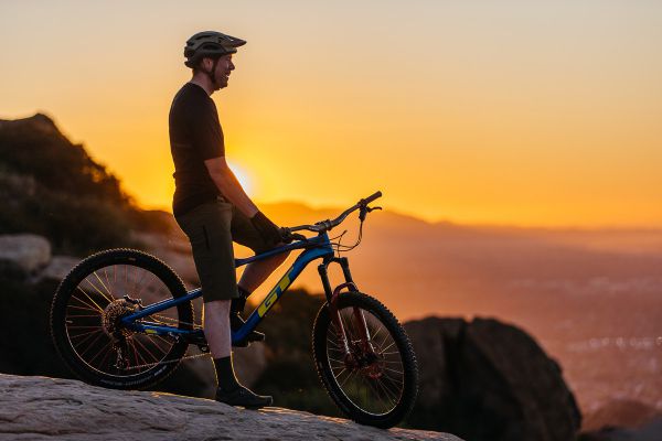 Přilba Giro Manifest Spherical