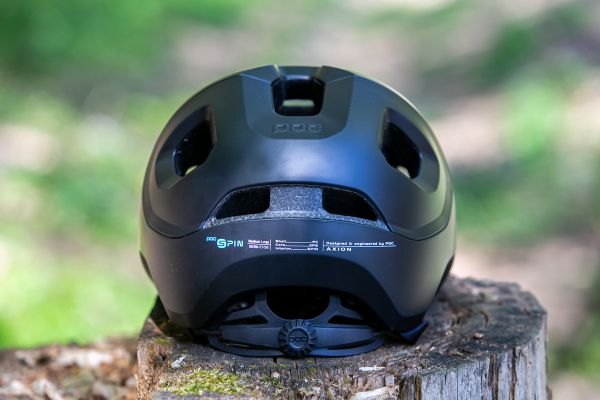 Přilba POC Axion Spin