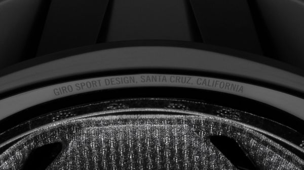 Přilba Giro Manifest Spherical