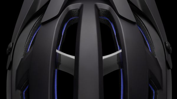 Přilba Giro Manifest Spherical - ochranný oblouk Aura