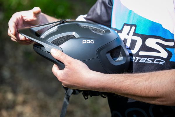 Přilba POC Axion Spin