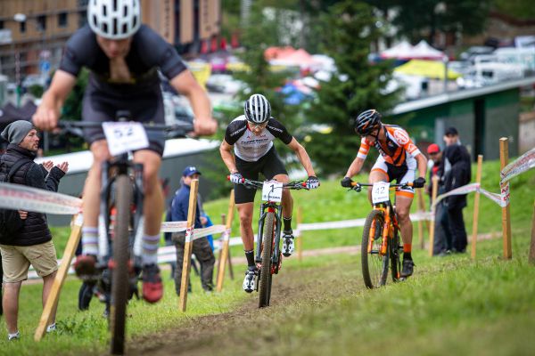 MČR XCO 2020 - Ondřej Cink je tak rychle, že plný počet kol mělo jen 12 závodníků!