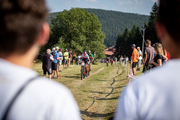 ČP XCO 2020 - Zadov - Ondra Cink se znovu pokouší skupinku roztrhat