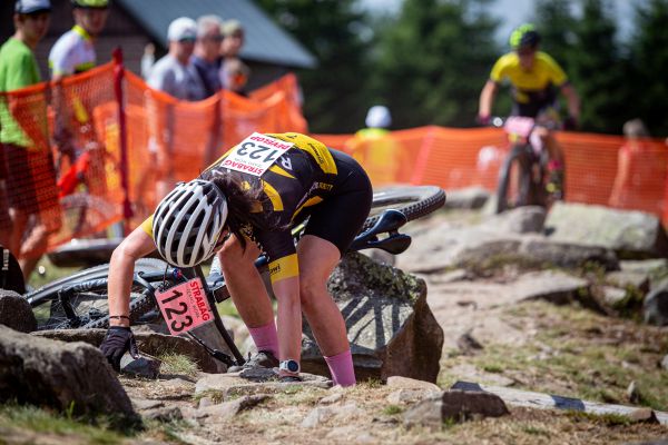 ČP XCO 2020 - Zadov - na domácí trati se nevyhnula problémům Tereza Sásková