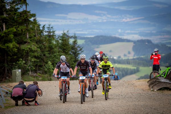 MČR XCM 2020 - skupina největších favoritů se nenechala ničím vyprovokovat a stále držela pospolu