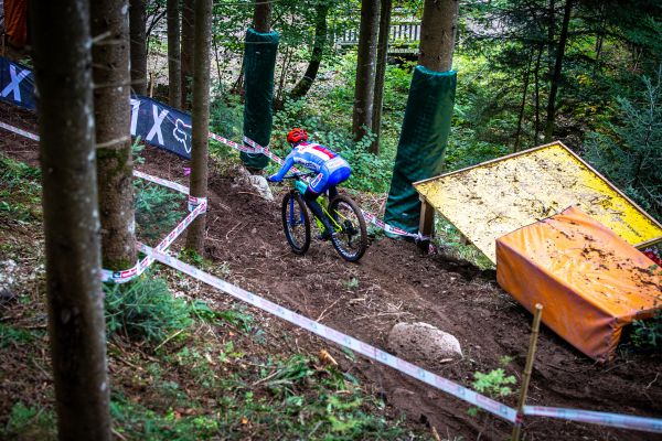 MS MTB 2020 - 1.den - prudké? kluzké? no, tak trochu...