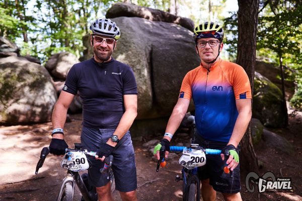 Rudo sorry, ale ta tvoje díra mezi zubama :-)