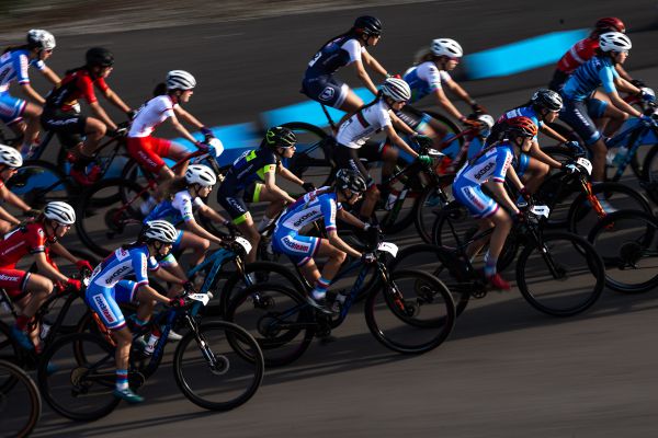 start závodu světové juniorské série