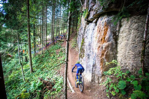 MS MTB 2020 - 1.den - v některých místech je trať opravdu úzká