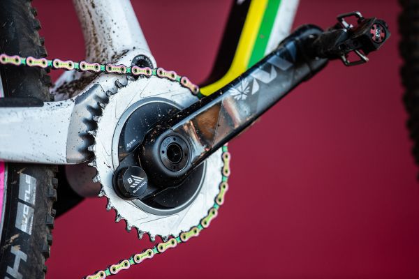 Nový převodník Sram s wattmetrem