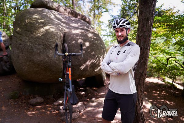 Zabodnutý kola do Ďáblovy prdele tu už byly, ale s pózou machýrka ještě ne...