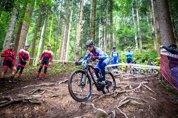 MS MTB 2020 - 1.den - Ondřej Cink si dokázal s kořeny poradit hravě