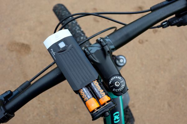 FENIX BC30 V2.0 a HM61R Amber