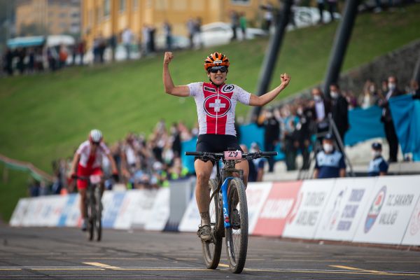 Ramona Forchini vyhrává závod žen