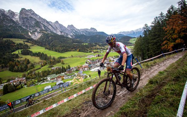 MS MTB 2020 Leogang - Thomas Pidcock na nejvyšším bodě tratě