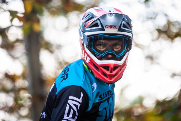 Gregu Minnaarovi se to líbí. Kouká mu to z očí!