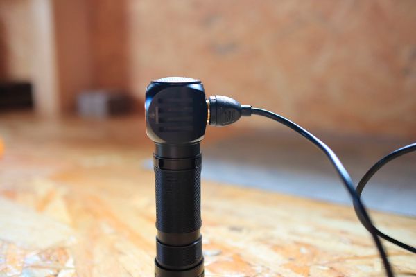 FENIX BC30 V2.0 a HM61R Amber