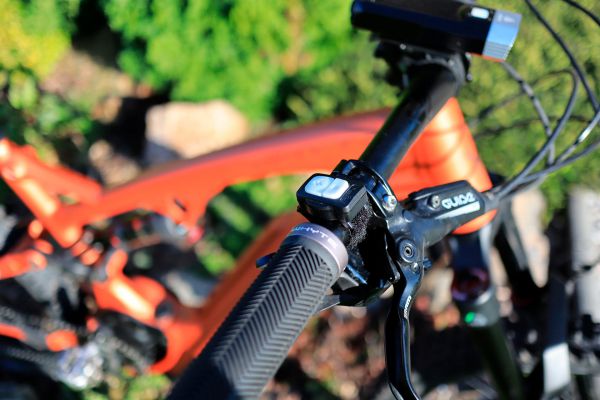 FENIX BC30 V2.0 a HM61R Amber