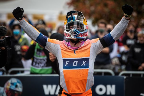 Loic Bruni vyhrává finálový závod v Louse