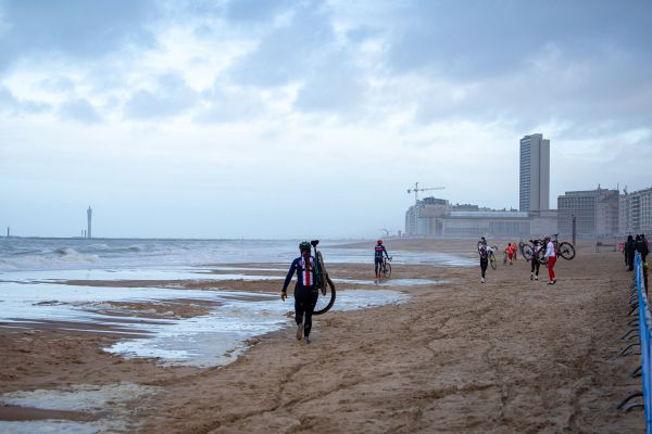 MS Oostende 2021 - trénink - občas to na trati vypadalo jako na výletě