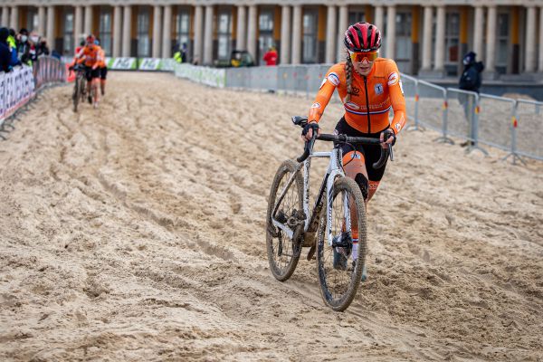 MS 2021 - do půlky závodu vedla Inge van der Heijden, ale skončila bez medaile