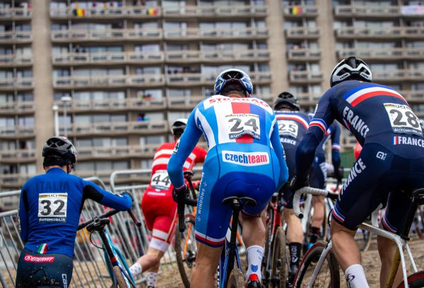 MS 2021 - Češi by měli popřemýšlet o grafice log na dresech :-)