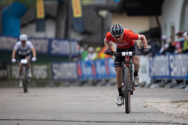 Mathias Flucikger spurtuje až do pásky