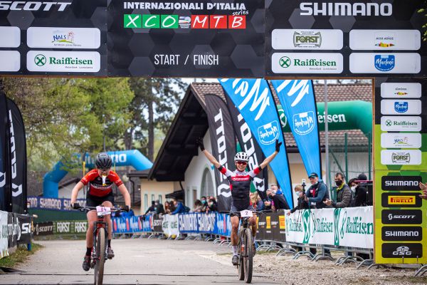 Nalles 2021 - v cíli trochu zmatky... Loana Lecomte vyhrála rozdílem třídy