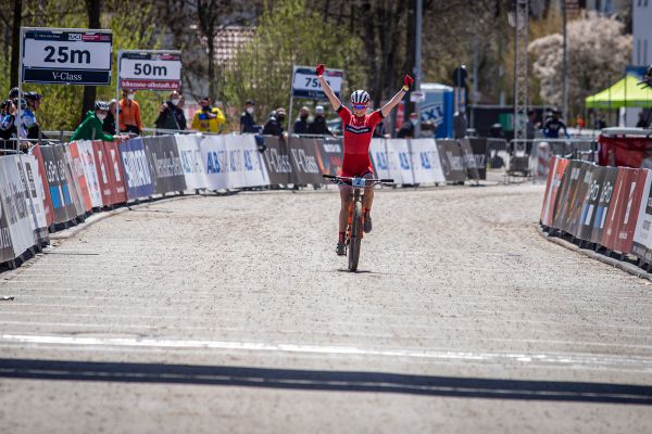 Albstadt '21 - juniors - ale vítězkou se stala Line Burquier z Francie