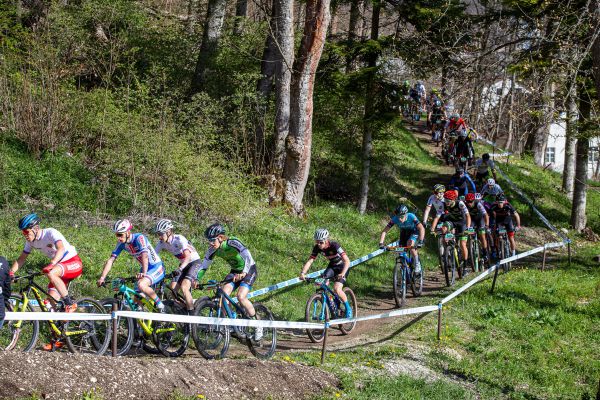 Albstadt '21 - juniors - úzký start je v Albstadtu past
