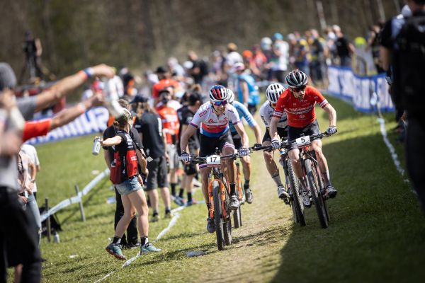 Bitva o pozice i ve feedzoně