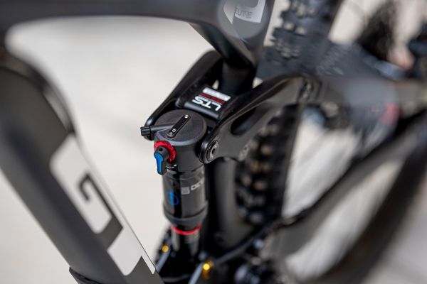 GT Sensor Carbon Elite