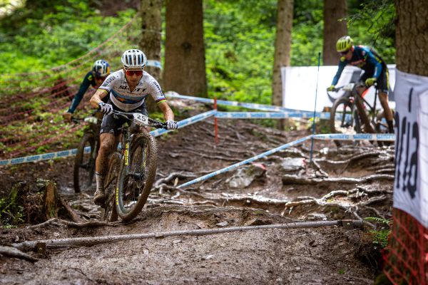 SP Leogang 2021 - trénink - Nino Schurter a jeho parta