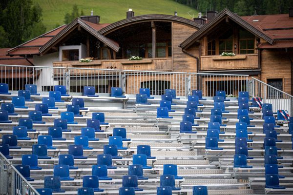 SP Leogang 2021 - trénink - vtipná tribuna