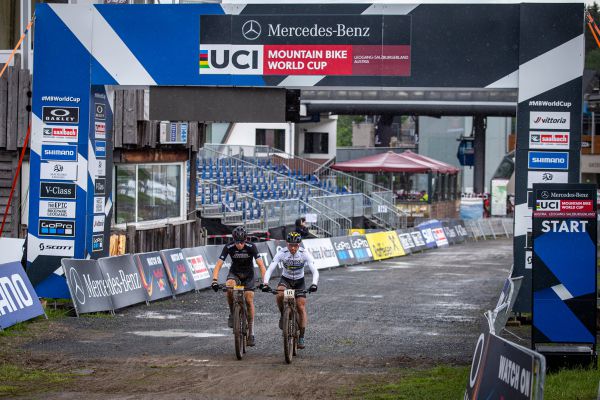 SP Leogang 2021 - trénink - navrátilec Emil Lindgren v prostoru startu a cíle