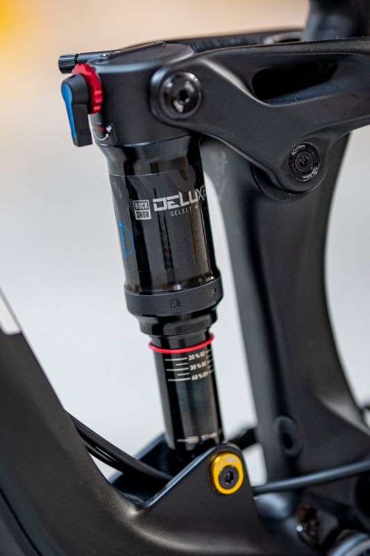 GT Sensor Carbon Elite