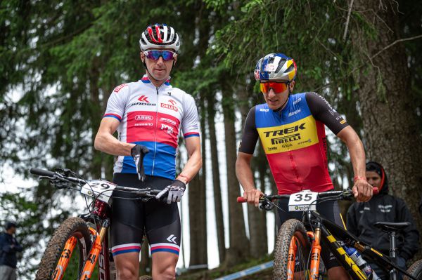 SP - Les Gets 2021 - Ondřej Cink a Vlad Dascalu ladí lajny