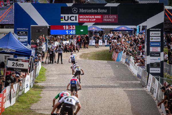 SP Les Gets 2021 - vláček do cíle dotáhl Mathias Flückiger