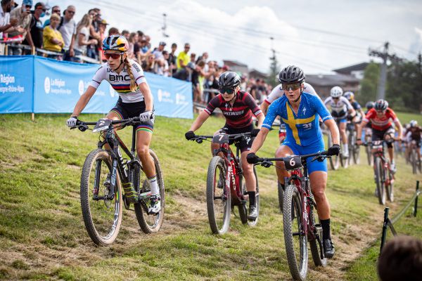 SP Les Gets 2021 - medailistky hezky pohromadě